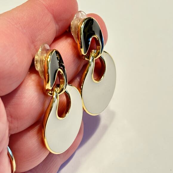 Y2K Pierced earrings mod black & creamy white enamel hoop dangles on goldtone - Picture 4 of 6